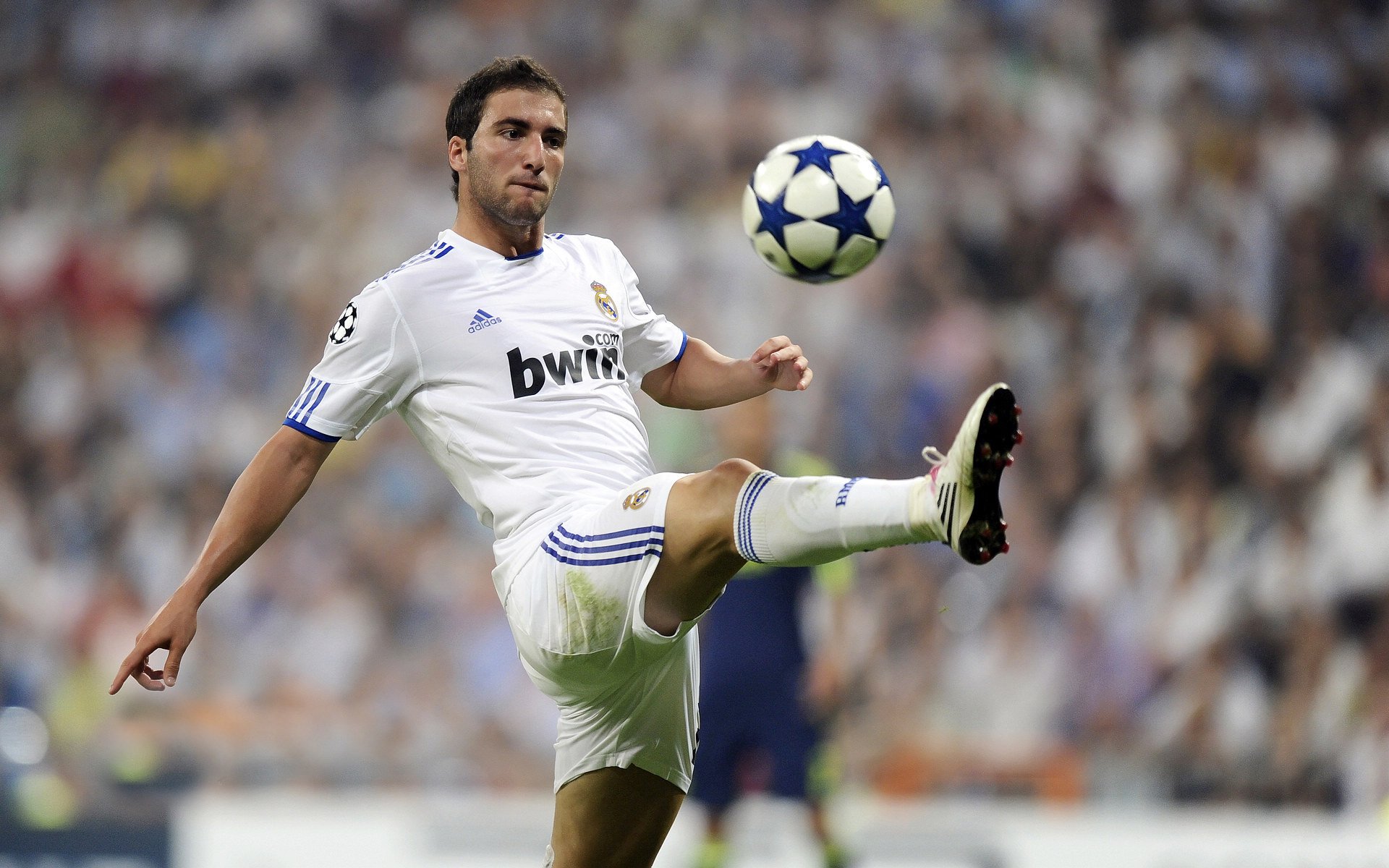 当红牛狂奔遇见童话王国,莱比锡的莱万式关键战哲学