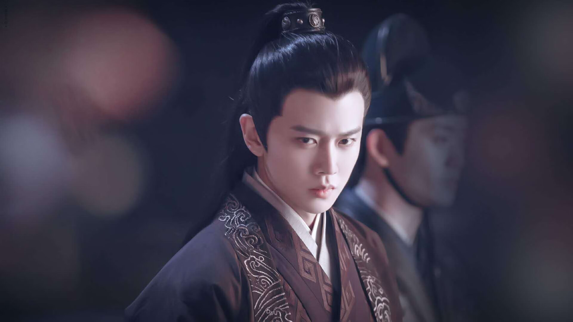 绿茵悬崖与篮球逆流，当欧冠铁血注入雄鹿翻盘魂