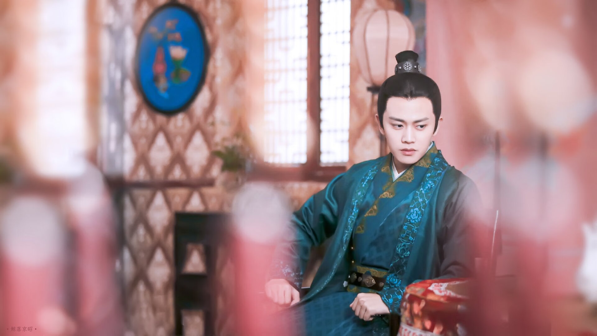战袍加冕夜,基耶萨以绝对统治力登顶,F1年度争冠战成个人表演